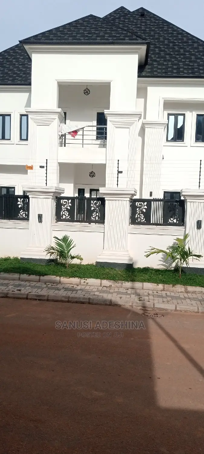 5bdrm Mansion in Gwarimpa Estate Fct, Gwarinpa for sale