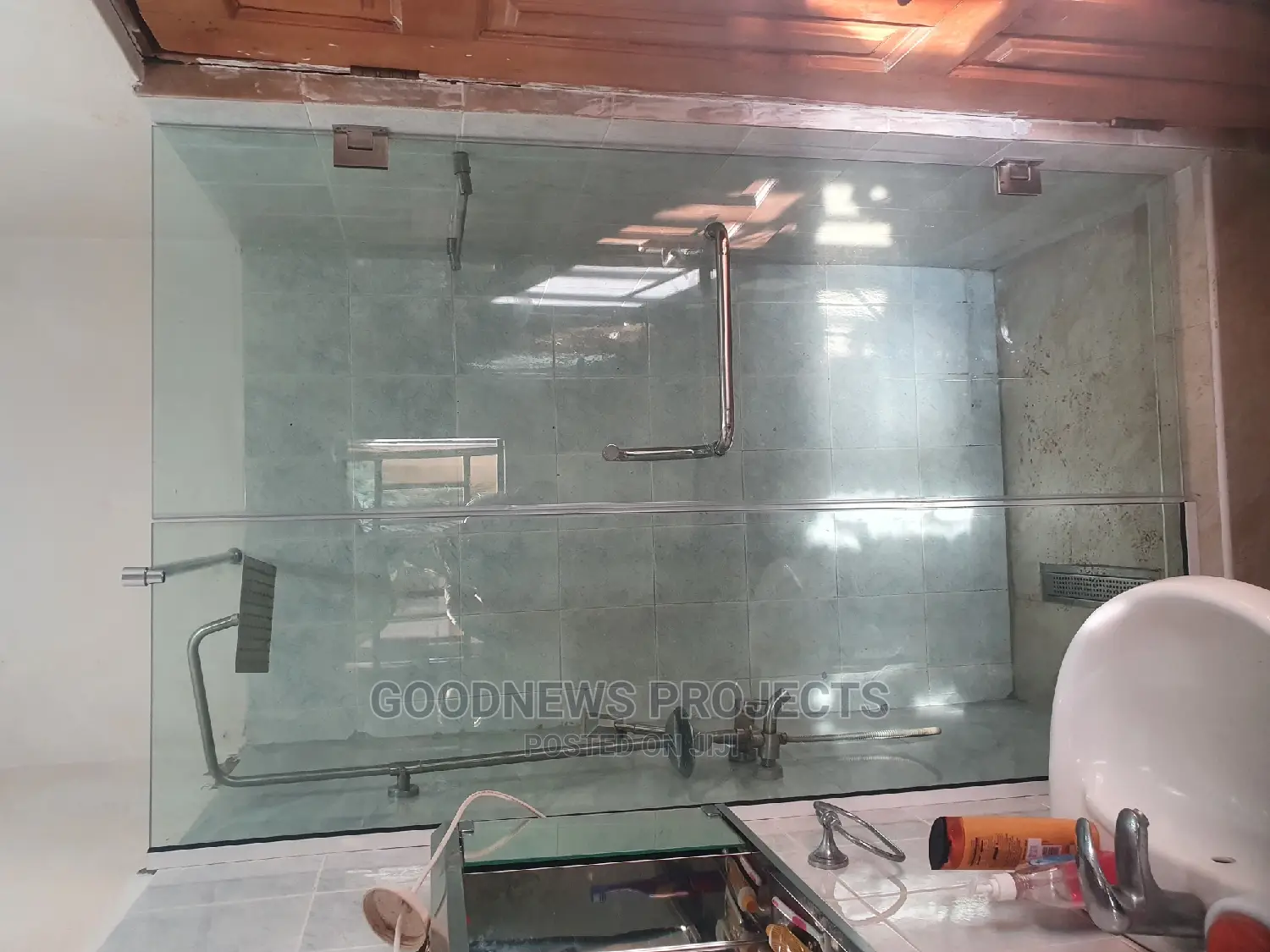 Frameless Glass Bath