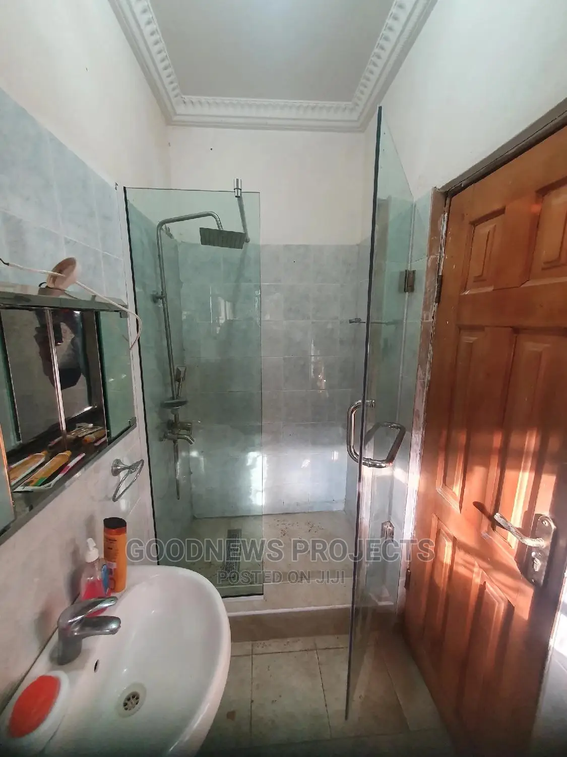 Frameless Glass Bath