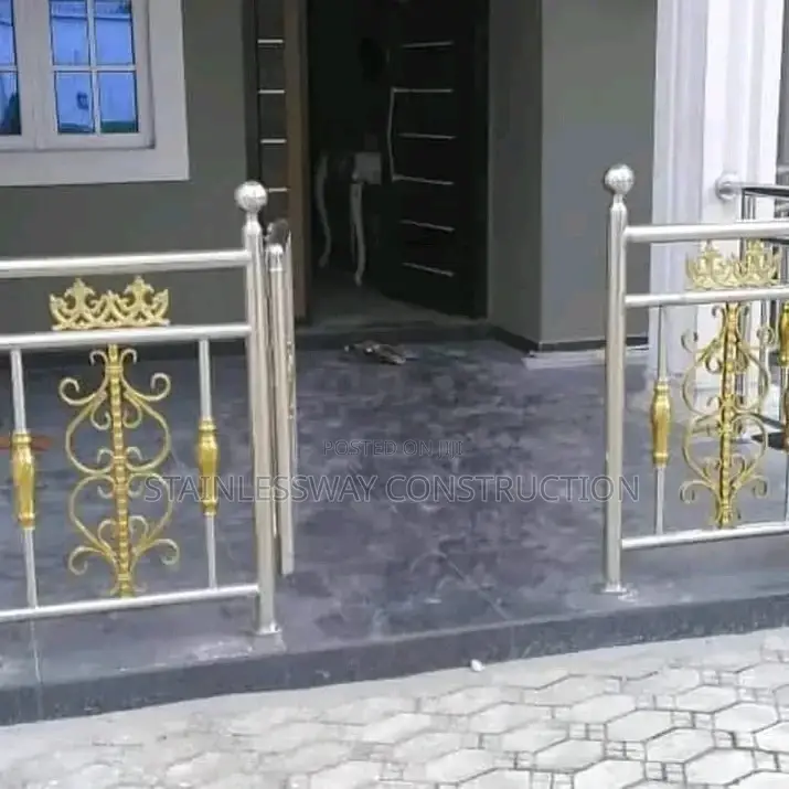 ENTRANCE WITH DOOR With the Use of Stainless Handrail