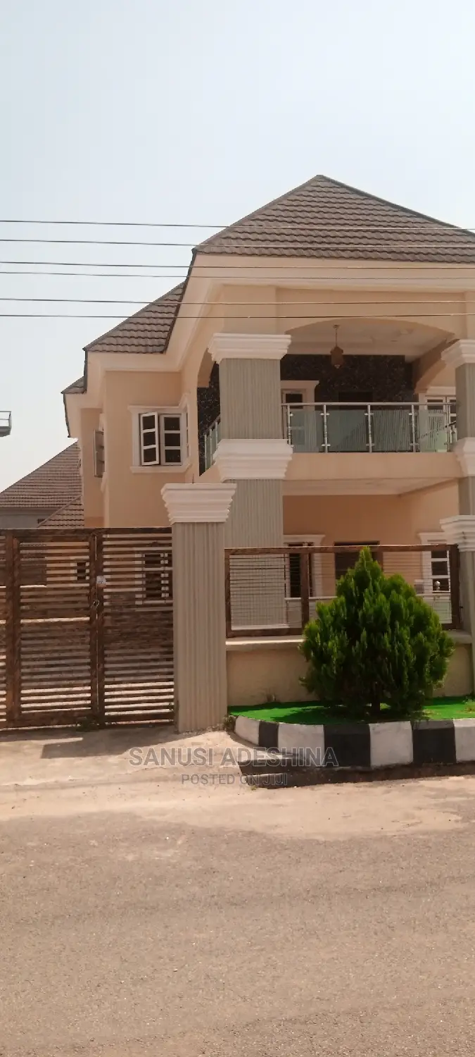 5bdrm Duplex in Mabglobal Estate Fct, Gwarinpa for sale