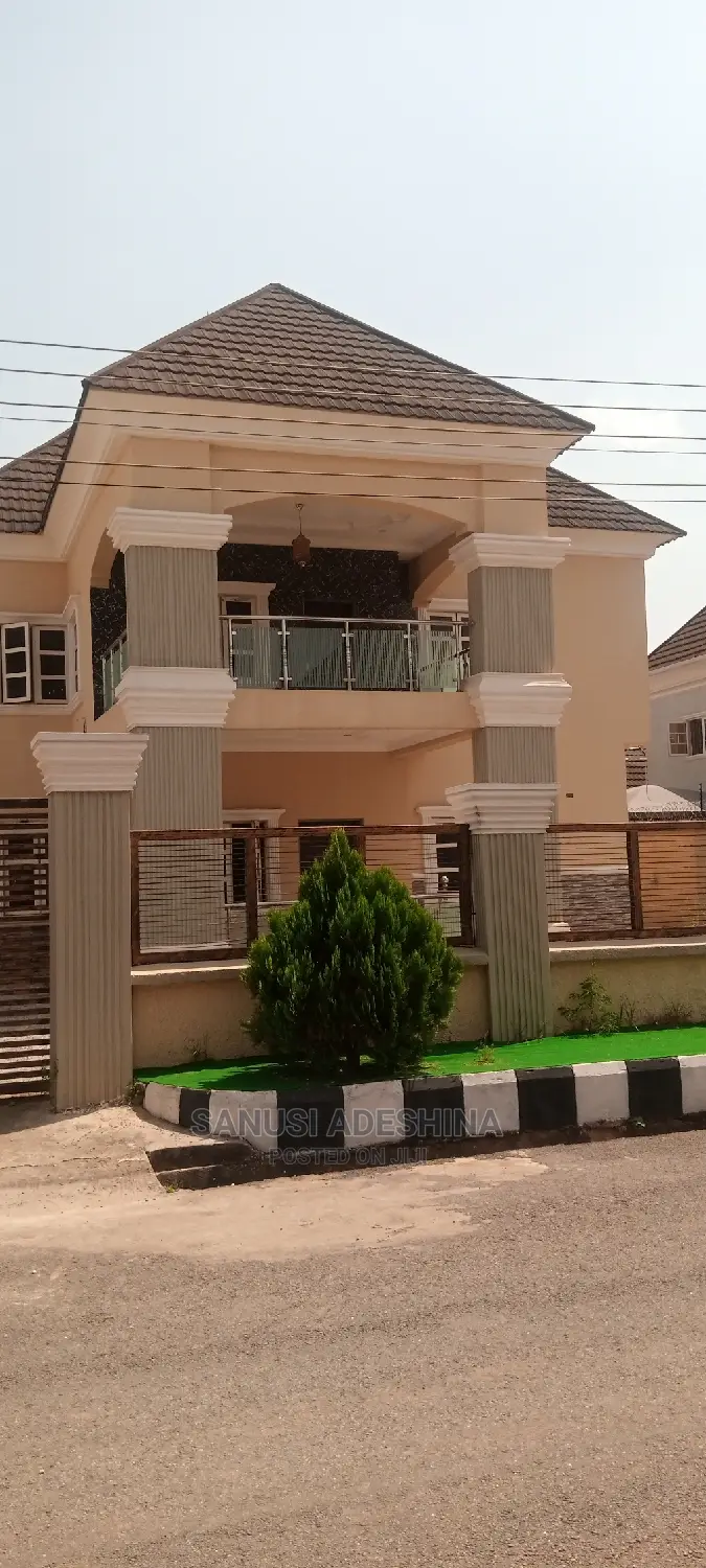 5bdrm Duplex in Mabglobal Estate Fct, Gwarinpa for sale
