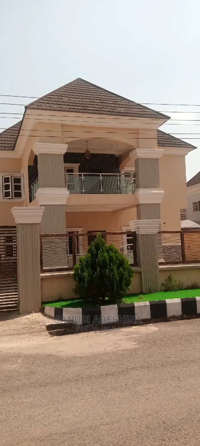 5bdrm Duplex in Mabglobal Estate Fct, Gwarinpa for sale