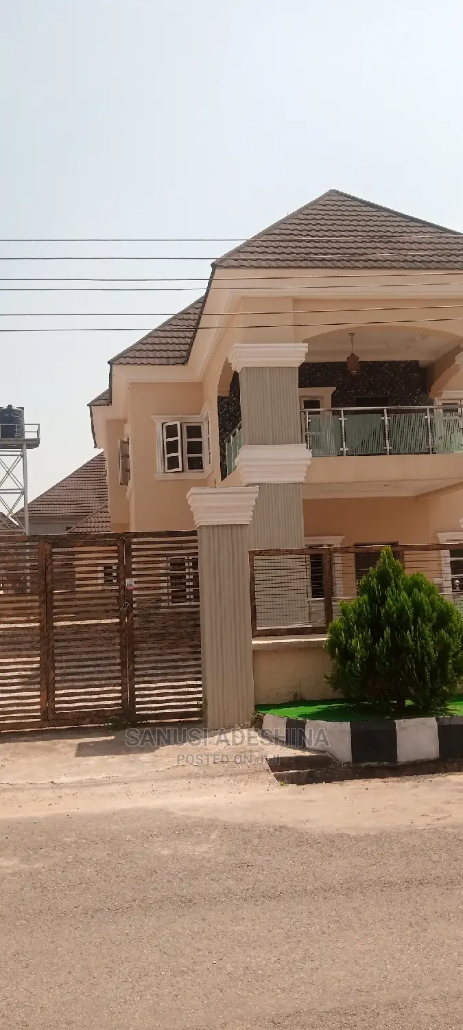 5bdrm Duplex in Mabglobal Estate Fct, Gwarinpa for sale