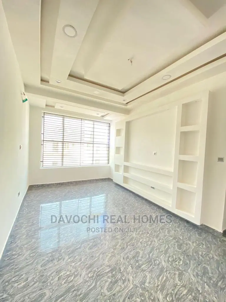 2bdrm Block of Flats in Ikate, Lekki for rent