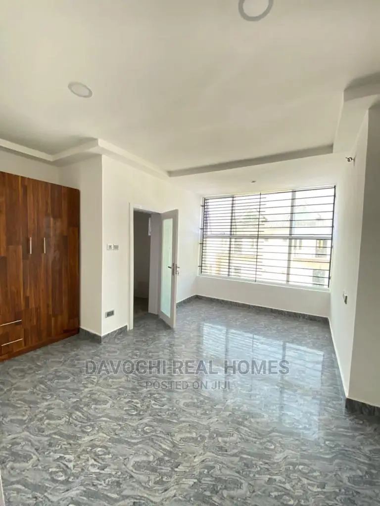 2bdrm Block of Flats in Ikate, Lekki for rent