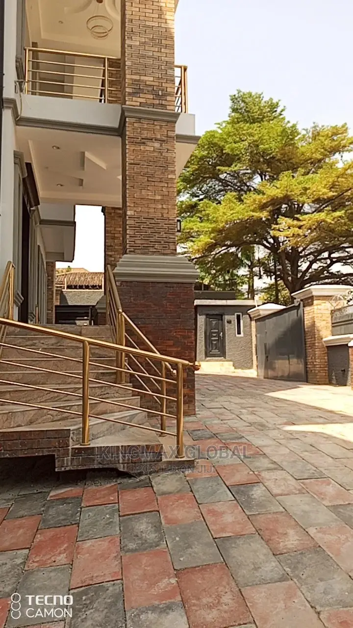 7bdrm Mansion in Maitama for sale