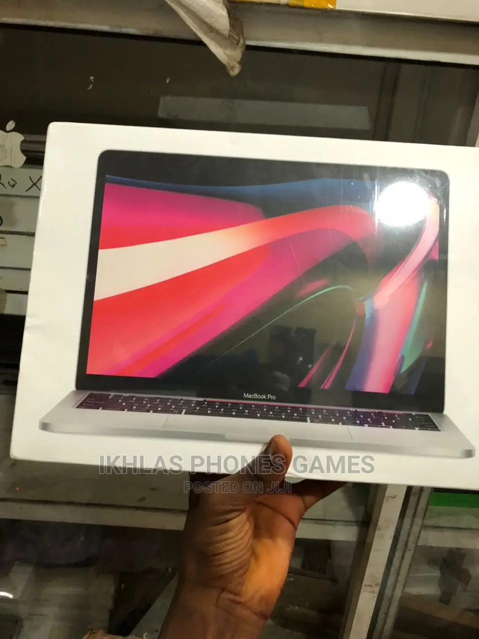 New Laptop Apple MacBook Pro M1 16GB Apple M1 Pro SSD 256GB
