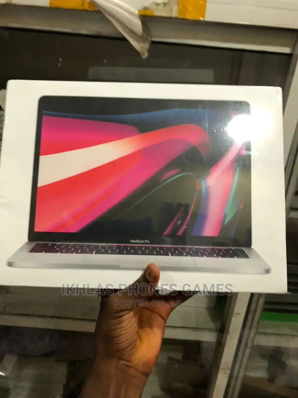 New Laptop Apple MacBook Pro M1 16GB Apple M1 Pro SSD 256GB