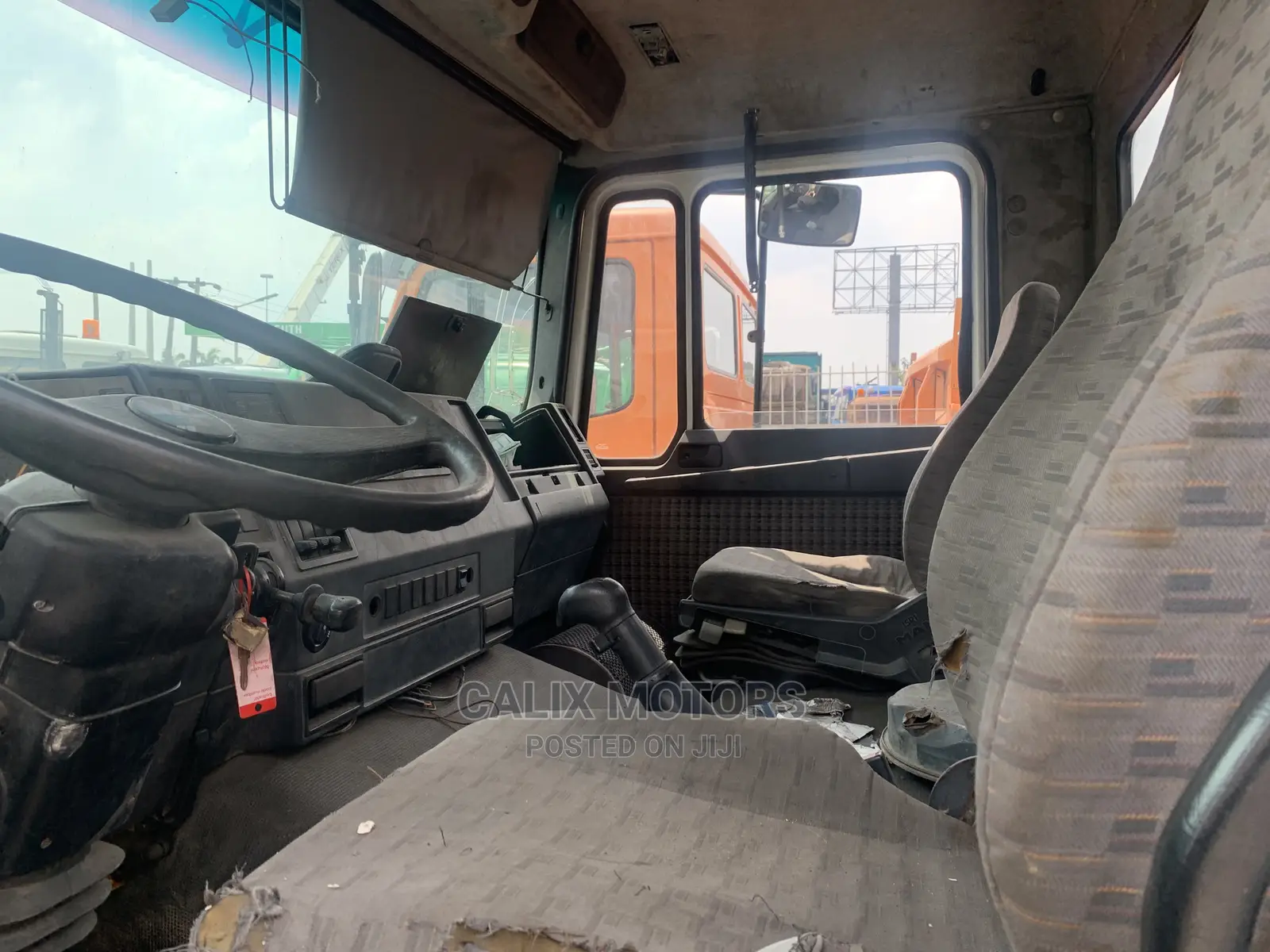 New Arrival Foreign Used 10 Tires Man-Diesel Tipper Truck.