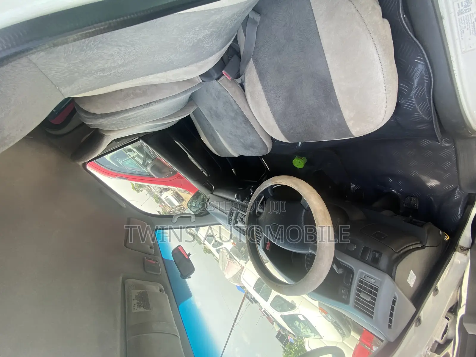 Toyota HiAce 2011 White