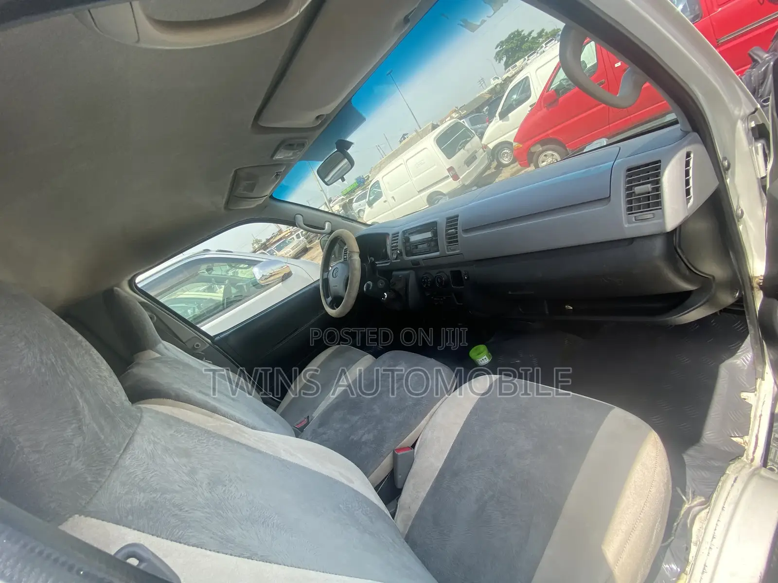 Toyota HiAce 2011 White