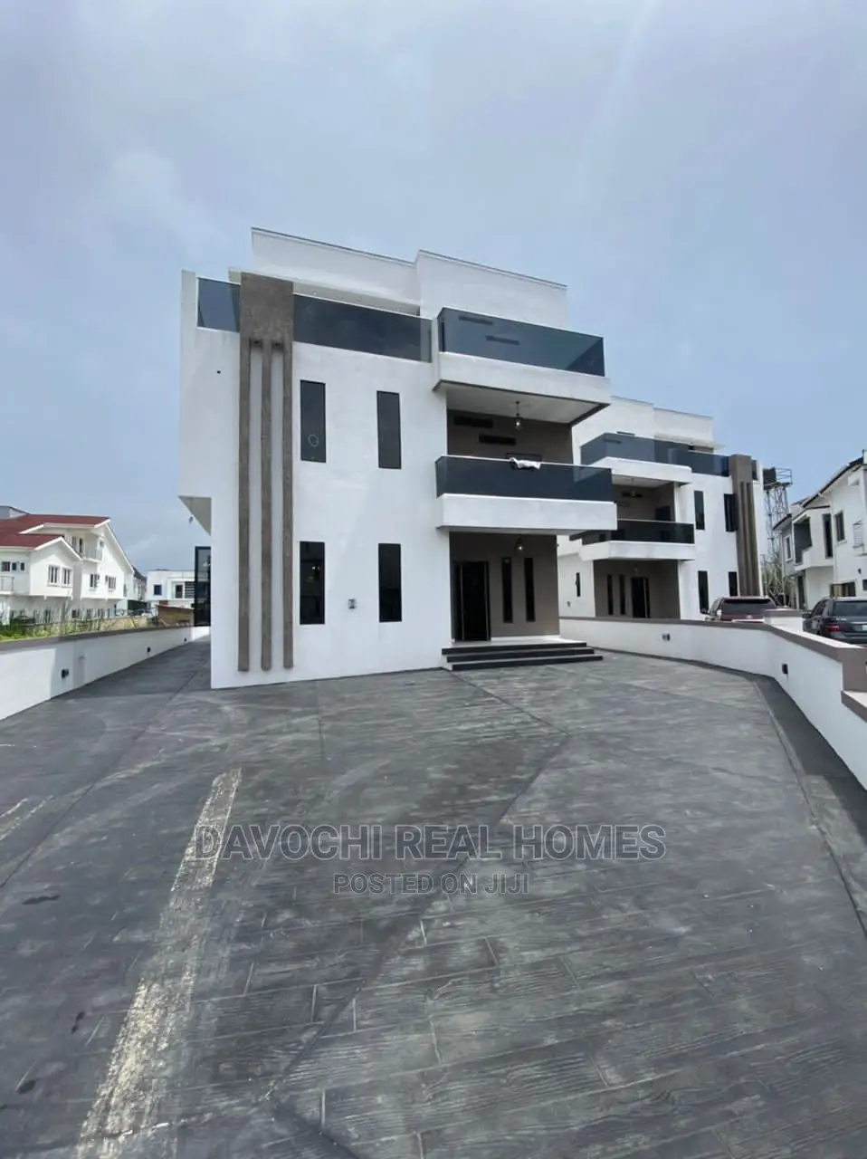 5bdrm Duplex in Lekki County for Sale