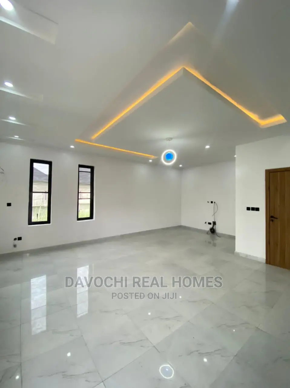 5bdrm Duplex in Lekki County for Sale