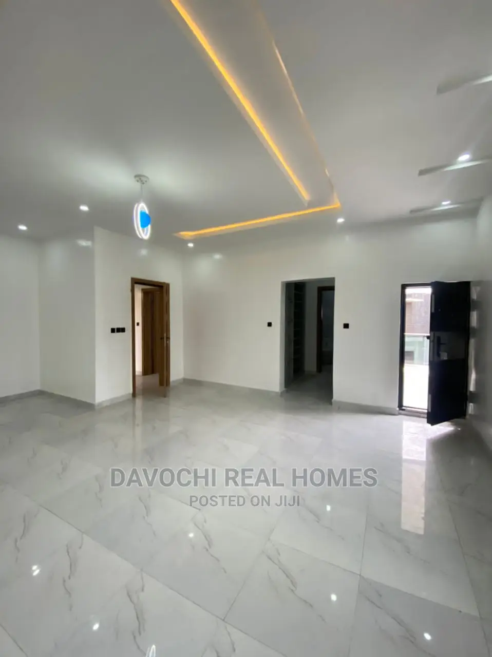 5bdrm Duplex in Lekki County for Sale