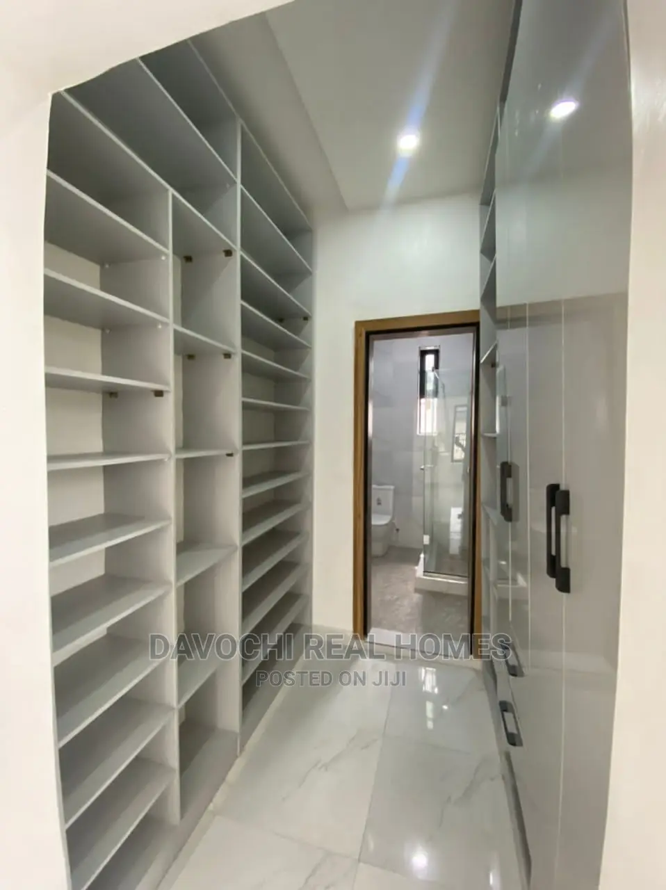 5bdrm Duplex in Lekki County for Sale