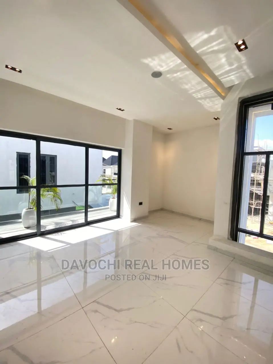 5bdrm Duplex in Lekki County for Sale