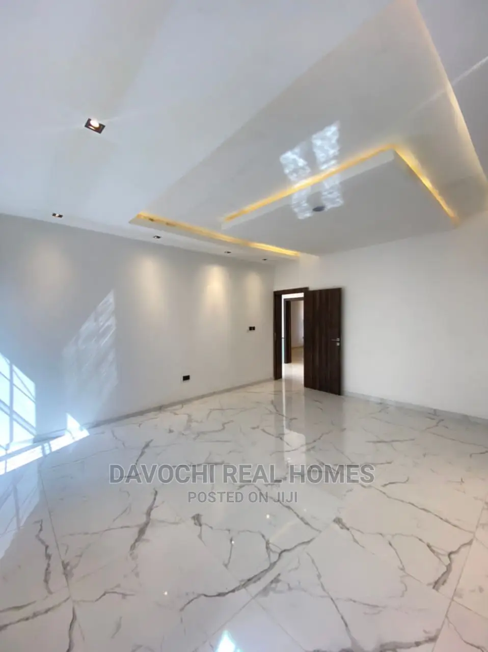 5bdrm Duplex in Lekki County for Sale