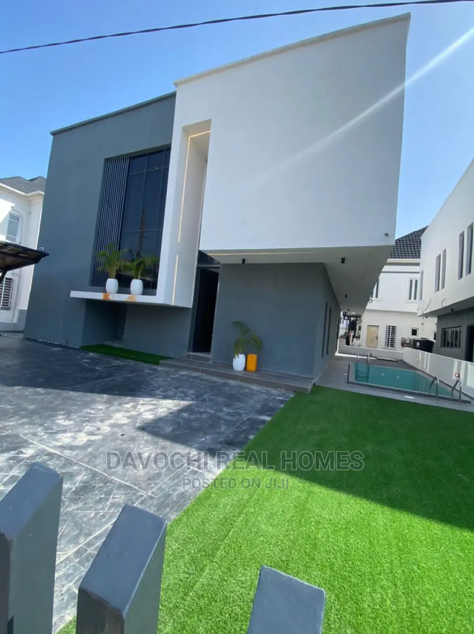 5bdrm Duplex in Lekki County for Sale