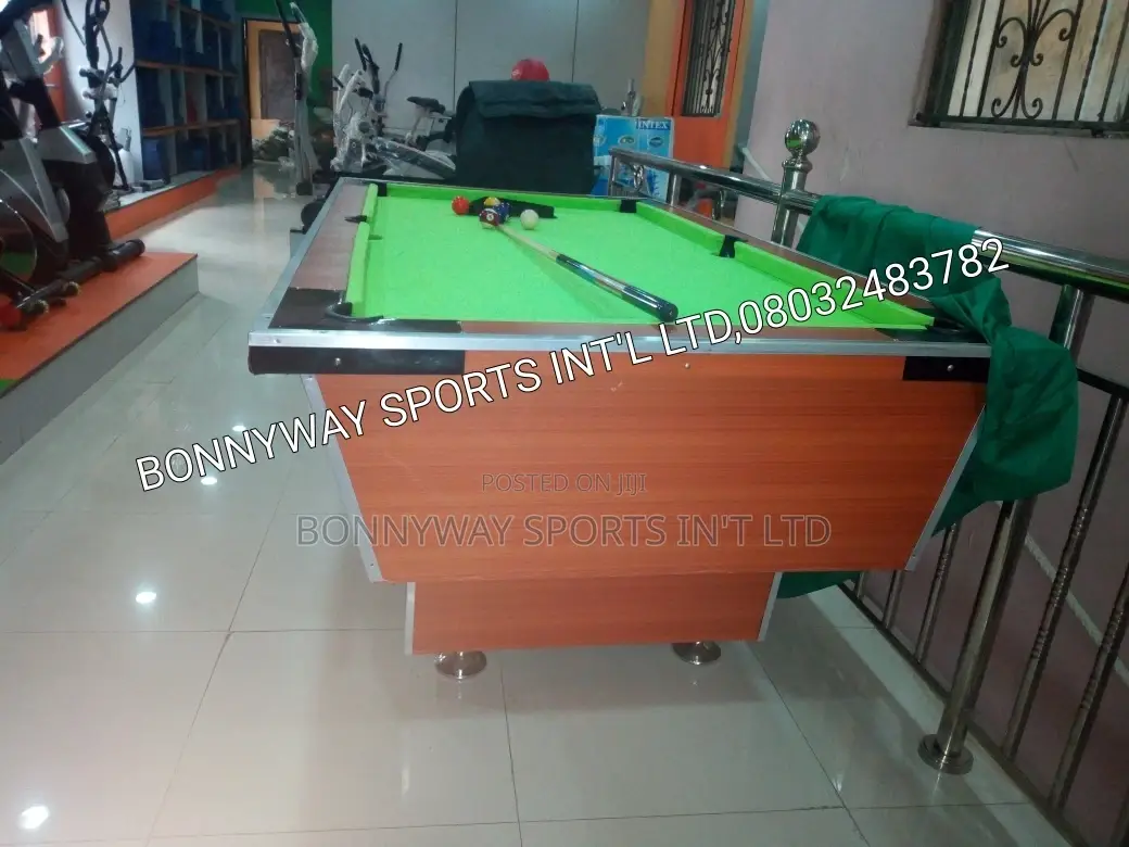 Locally Made Well Furnished Snooker Board With Acceseries