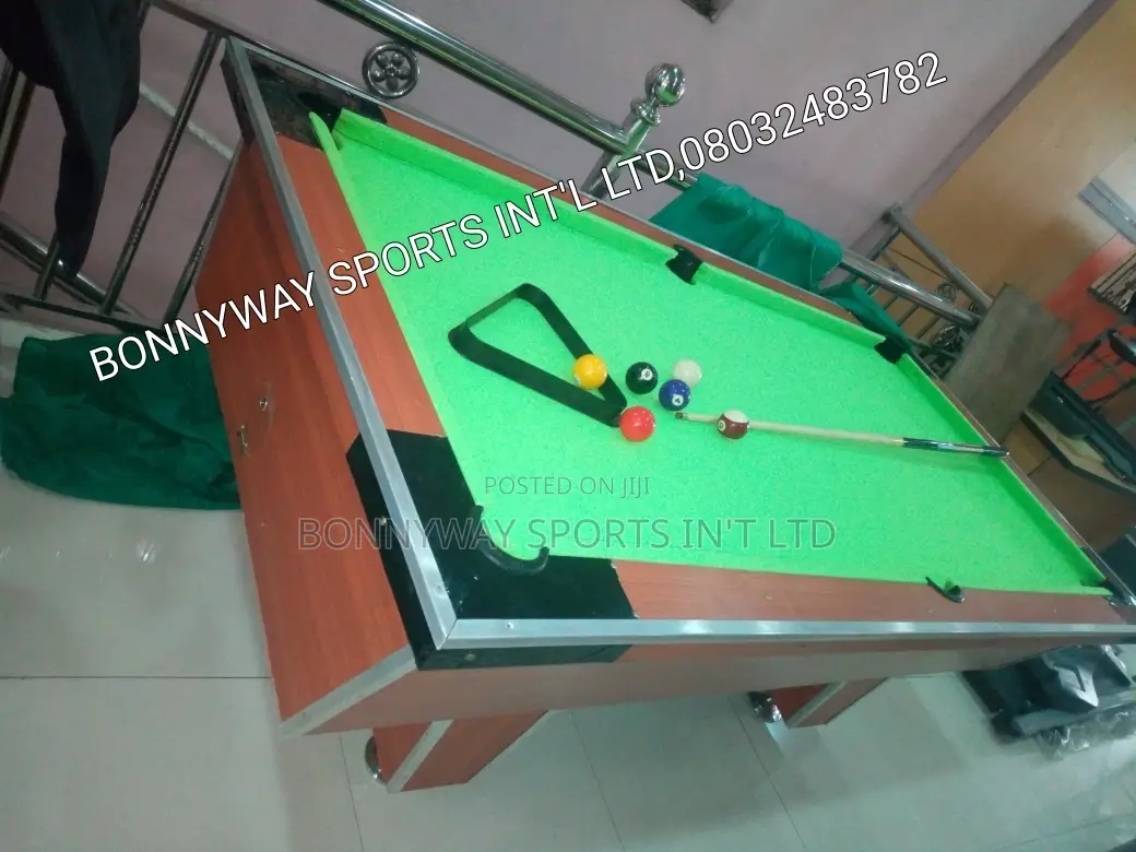 Locally Made Well Furnished Snooker Board With Acceseries