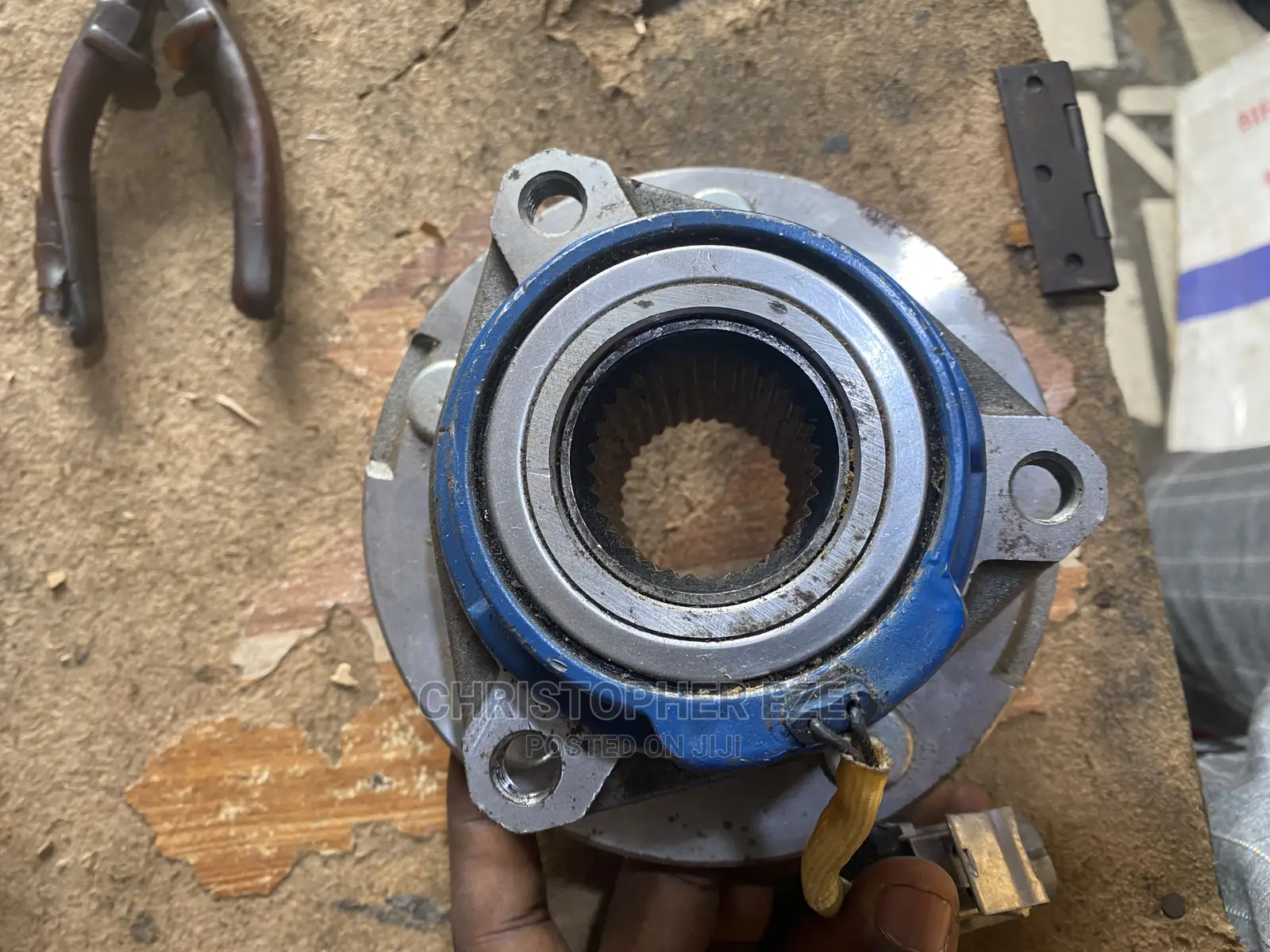 Front Hub Chevy Impala, Venture, Monte Carlo. Cadillac DTS.