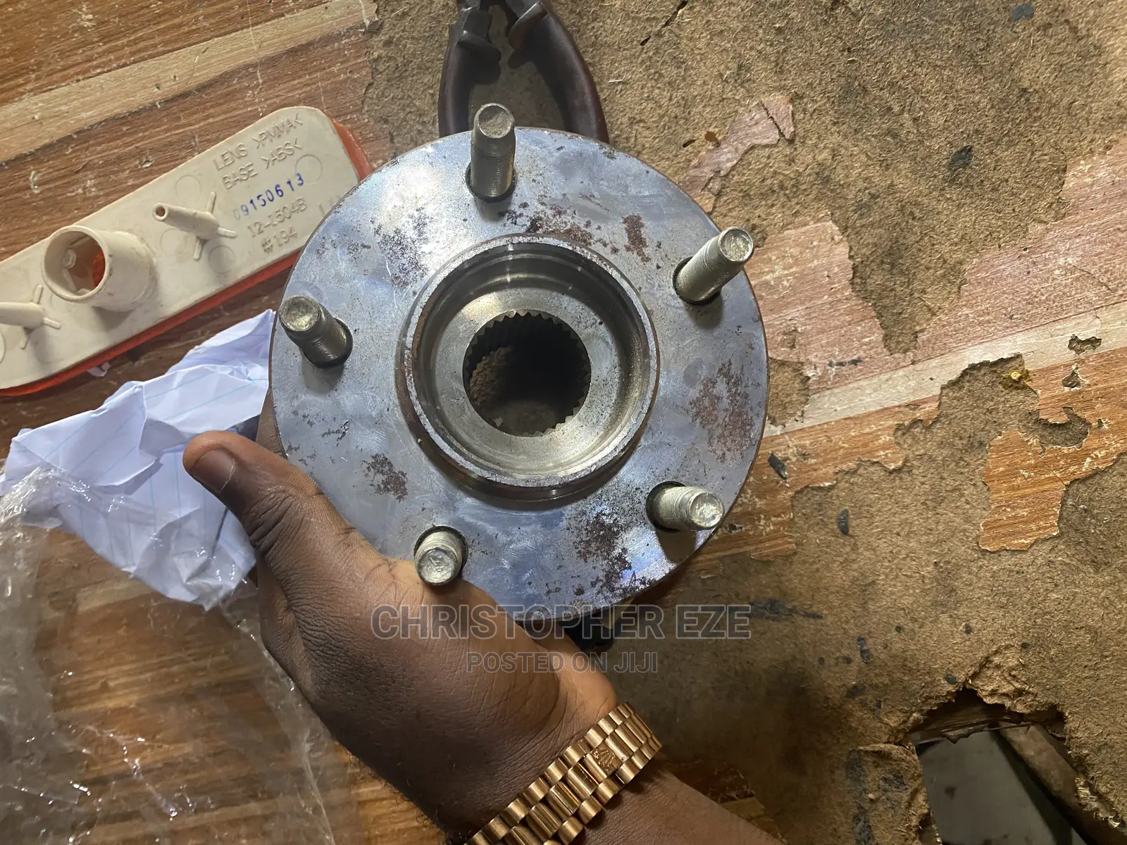 Front Hub Chevy Impala, Venture, Monte Carlo. Cadillac DTS.