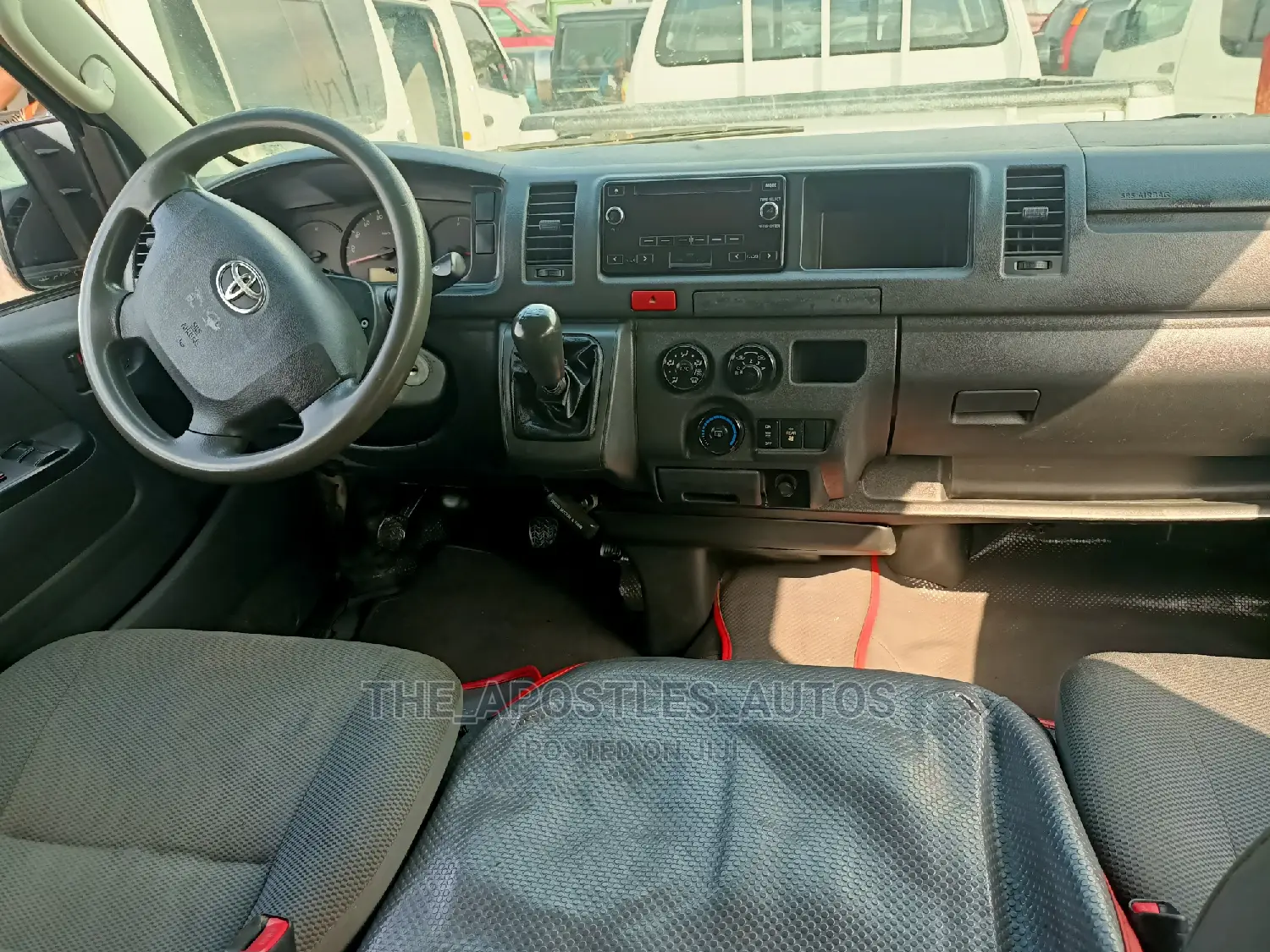 Toyota HiAce 2014 White