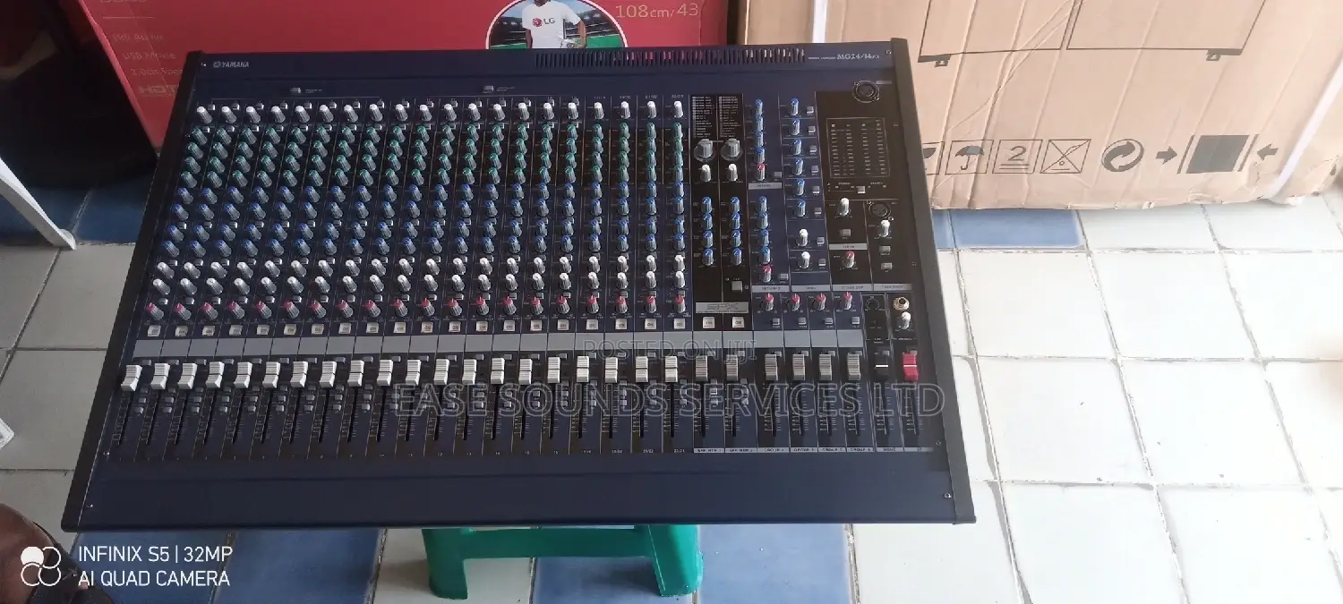 Yamaha Mixer 24 Channels