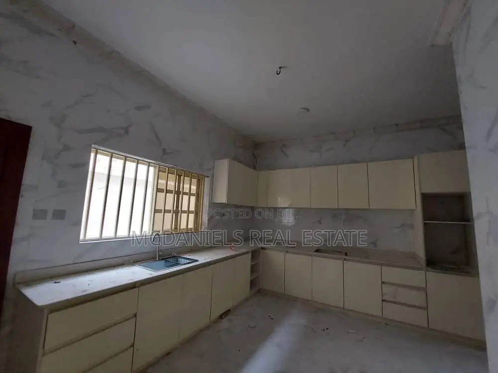 4bdrm Duplex in Lekki Phase 1 for rent