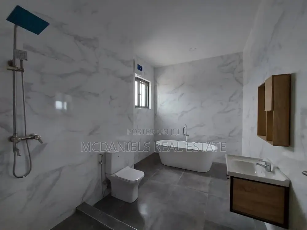 4bdrm Duplex in Lekki Phase 1 for rent
