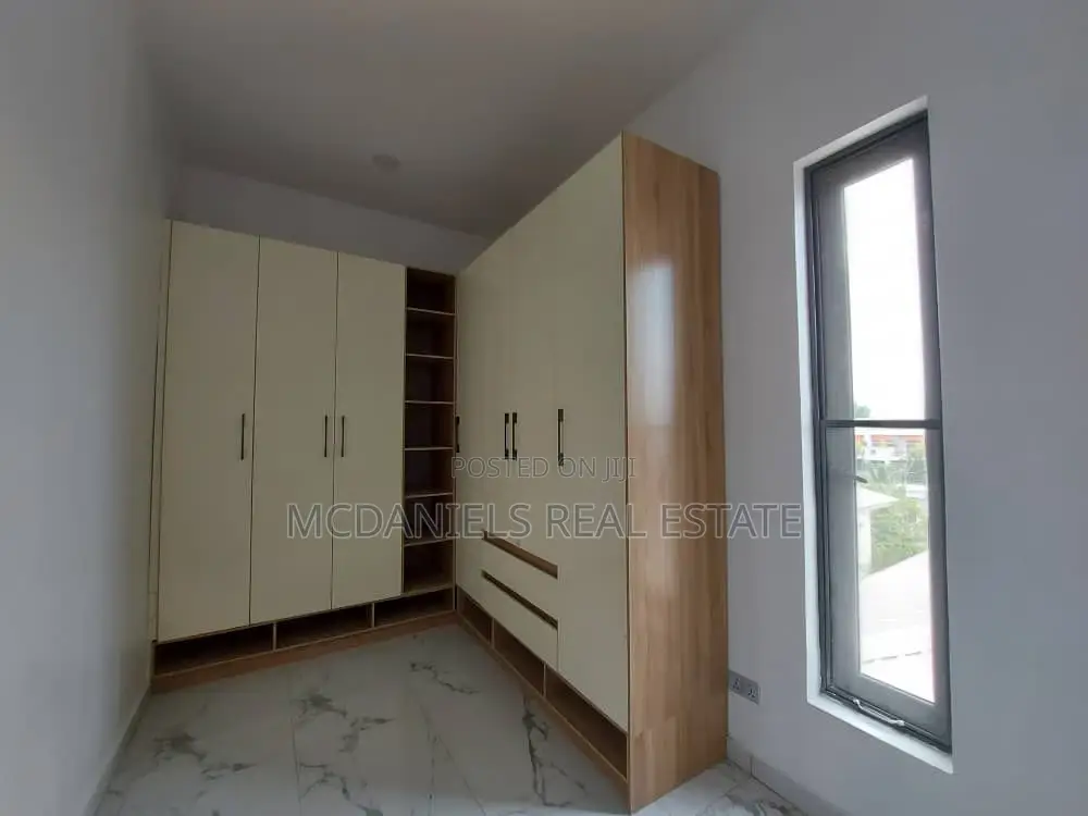 4bdrm Duplex in Lekki Phase 1 for rent