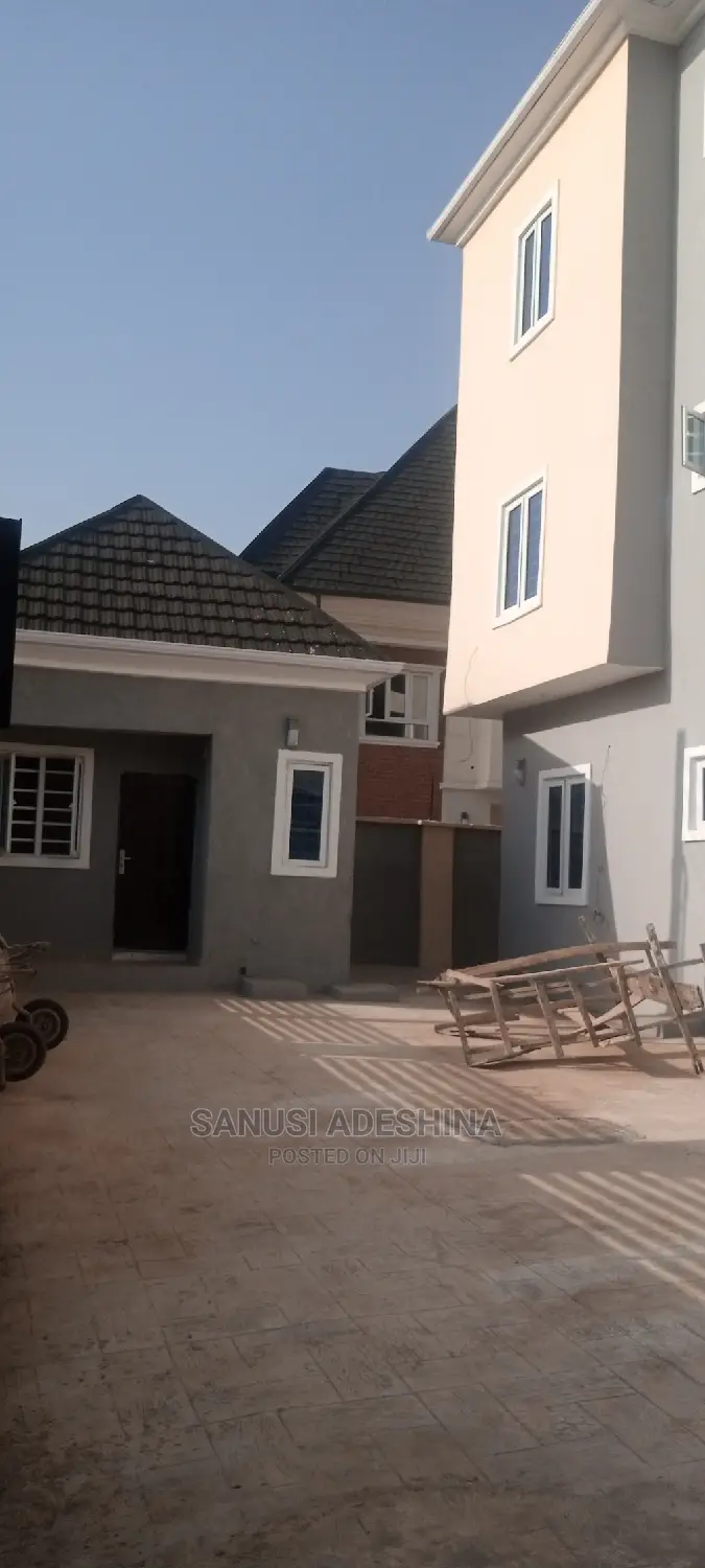 2bdrm Block of Flats in Kubwa Fct Abuja for sale