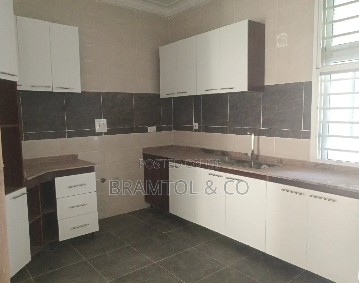 3bdrm Block of Flats in Plus Bq, Jahi for sale