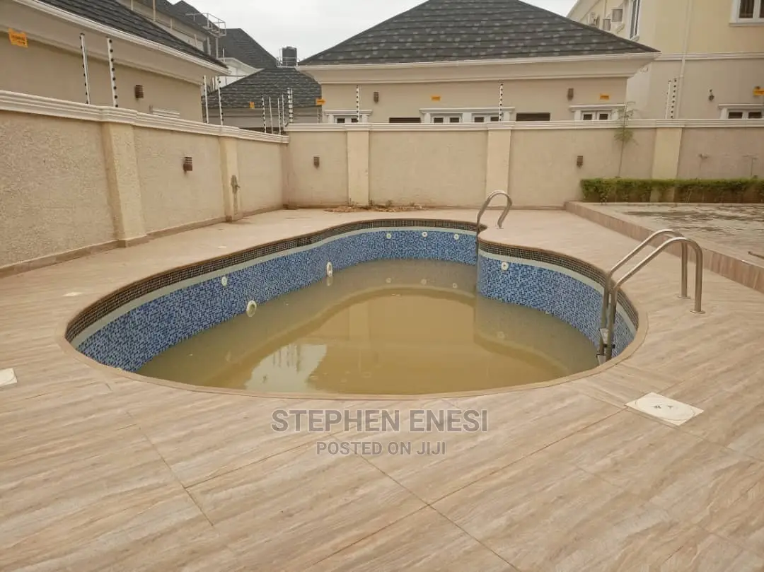 Luxury Swimming Pools