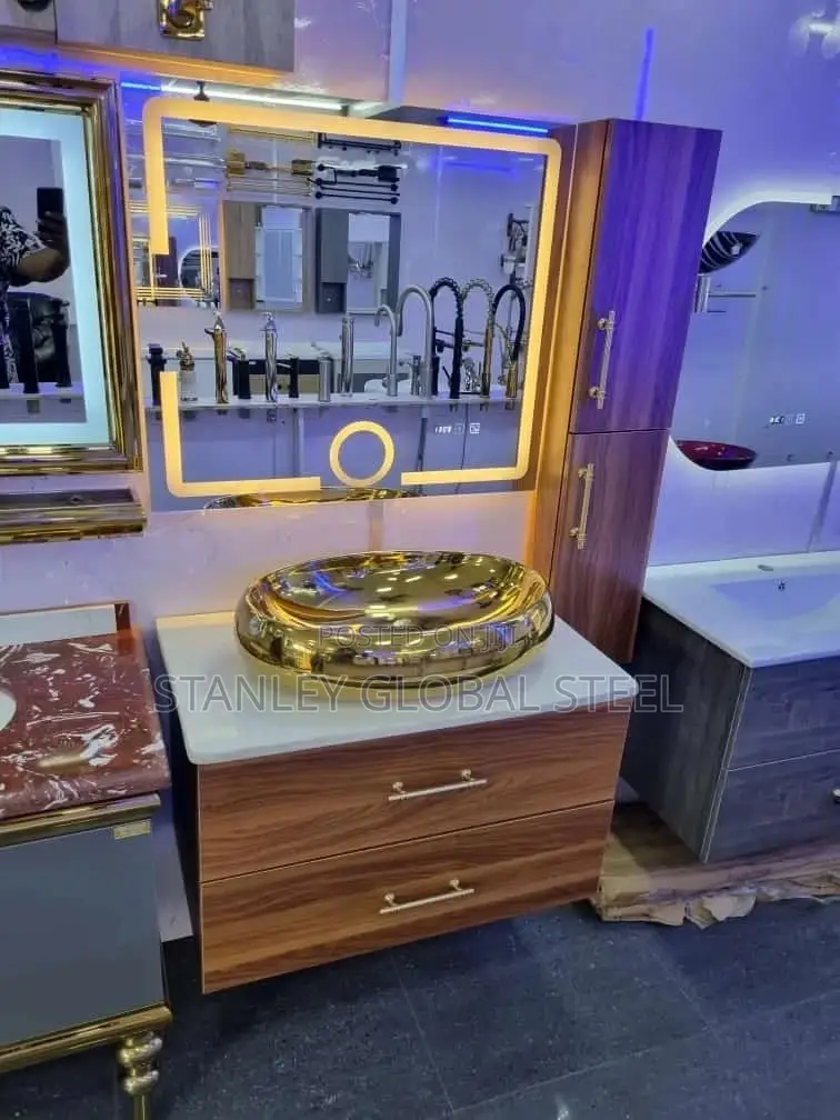 Gold Cabinet Bain With Mirror