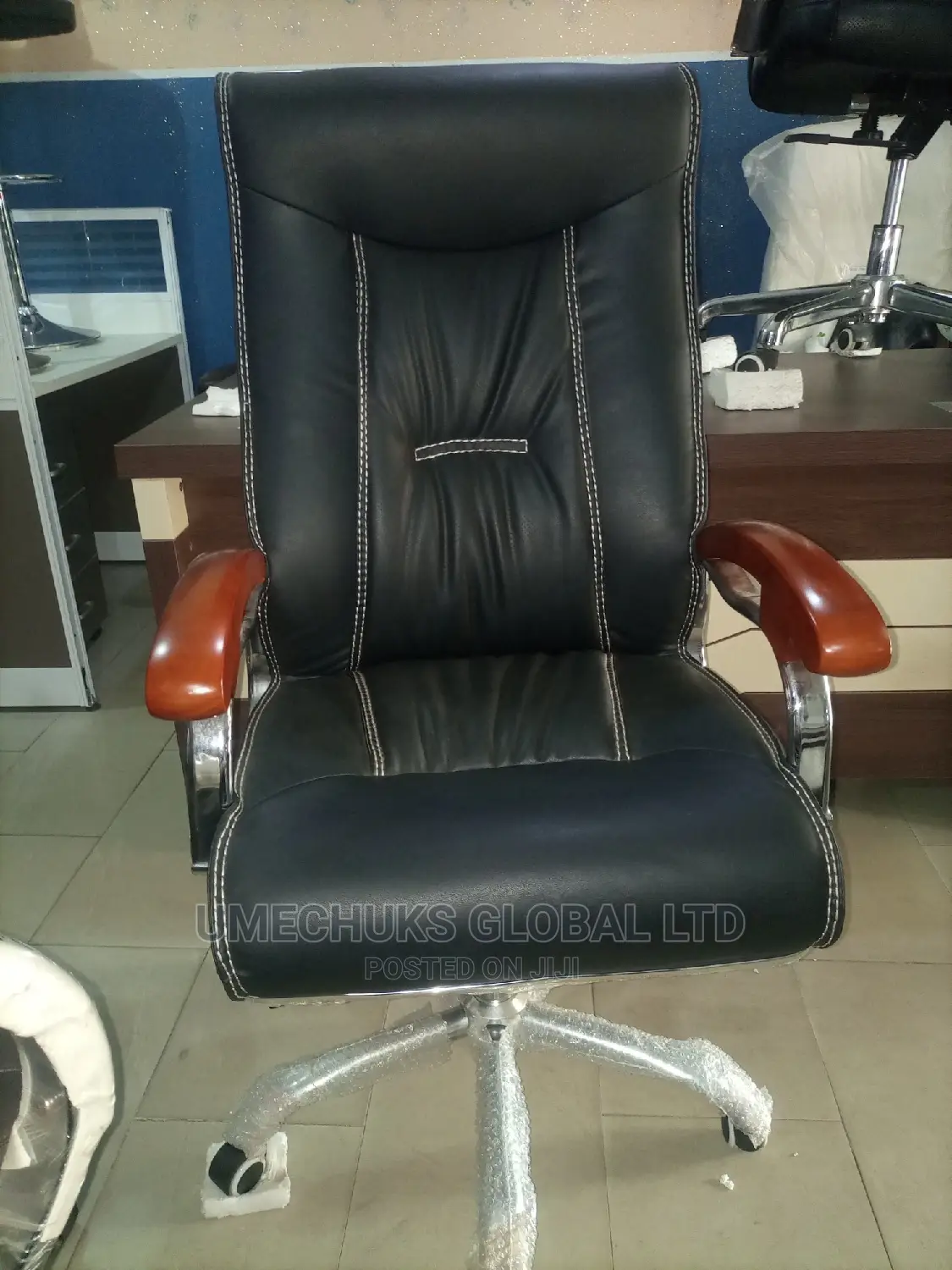 Executive Office Chair With Wooden Hand