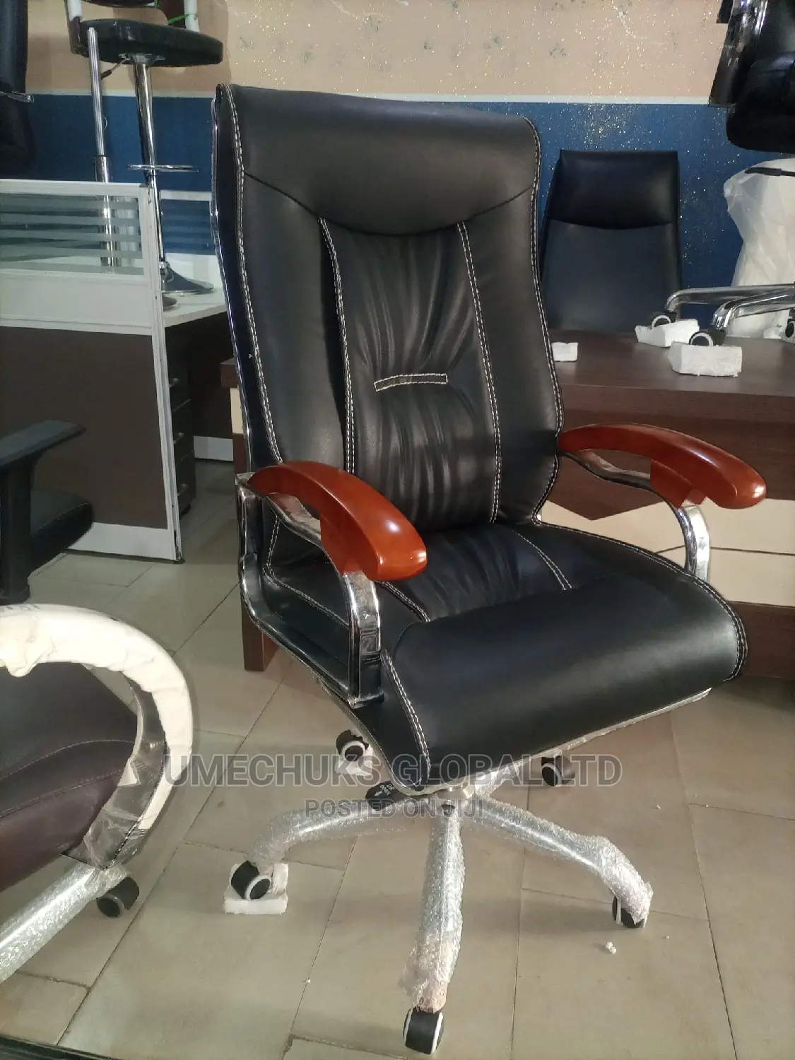 Executive Office Chair With Wooden Hand