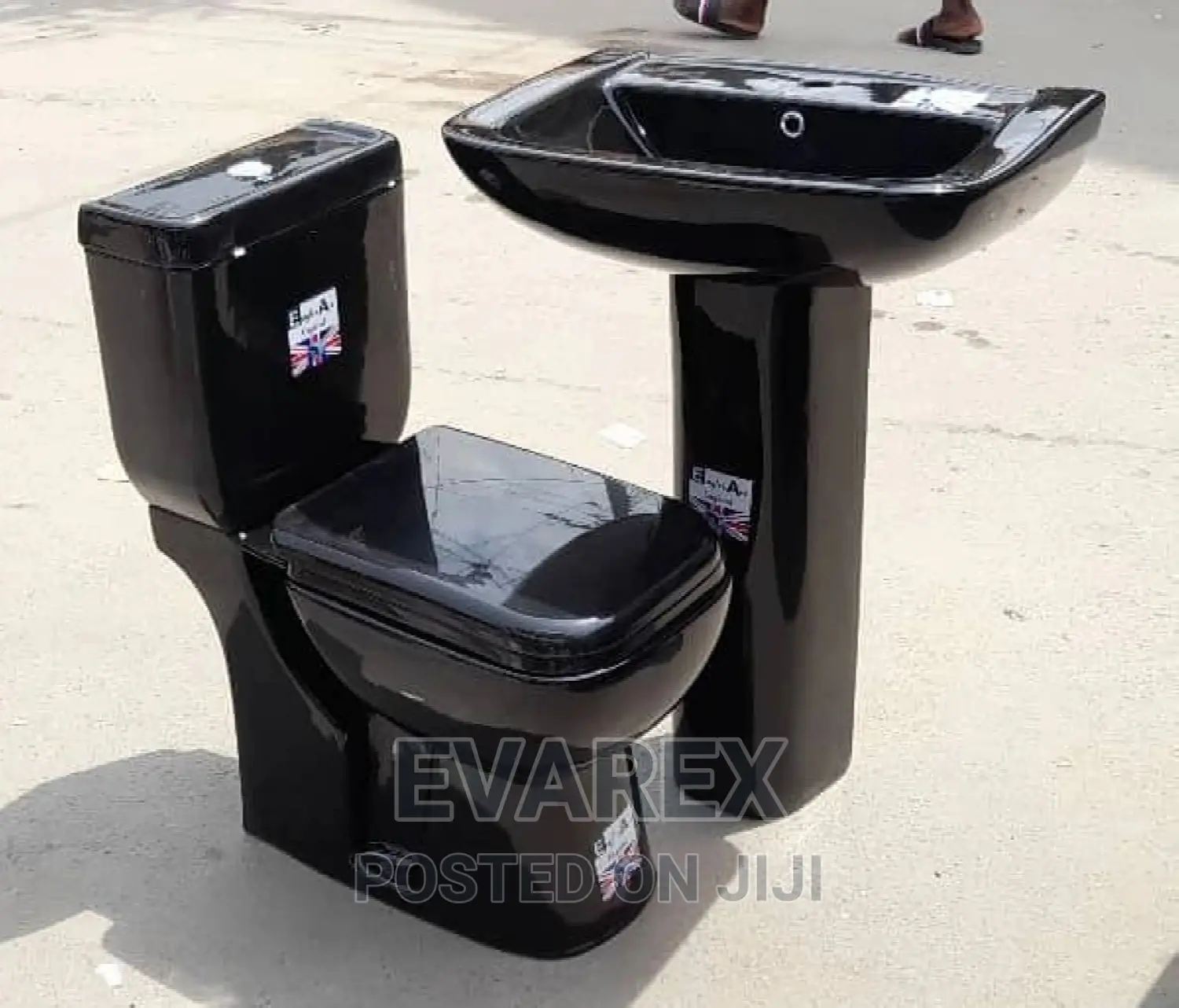 Luxury Black Water Closet (Wc)