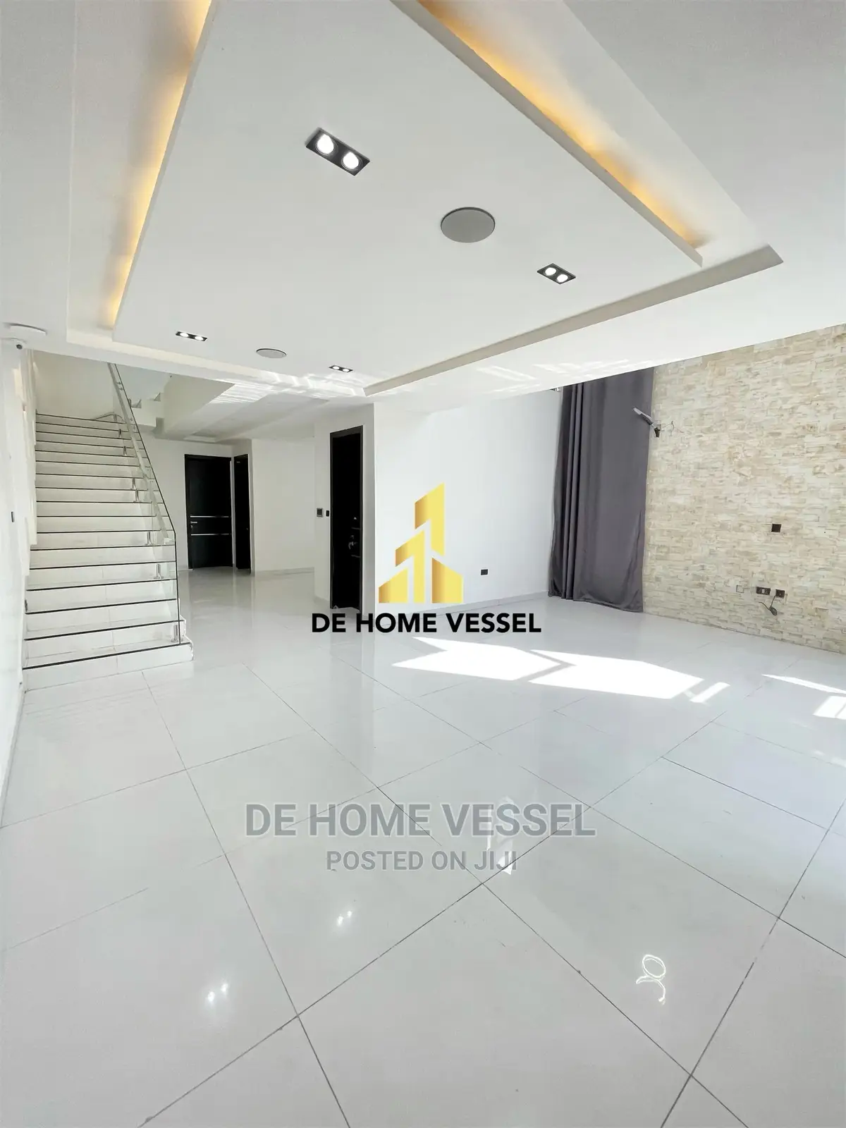 5bdrm Duplex in Osapa London for Sale