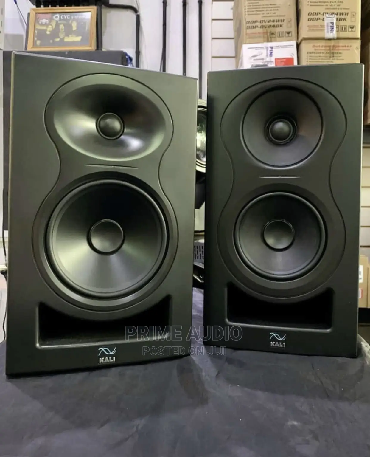 Kali Audio Lp Unf 4.5 And Kali Audio In -5 Studio Monitors