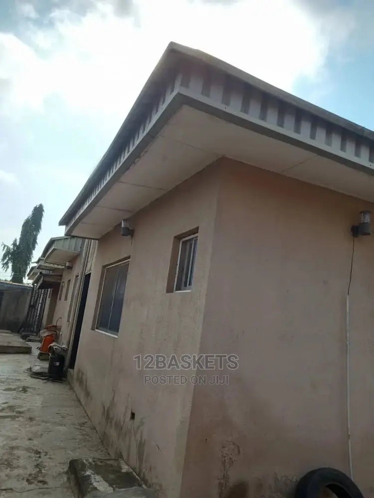 Furnished 10bdrm Block of Flats in Papa Ibafo, Obafemi-Owode for sale