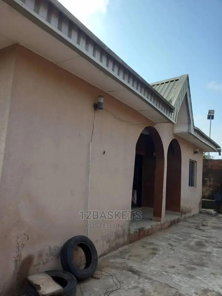 Furnished 10bdrm Block of Flats in Papa Ibafo, Obafemi-Owode for sale