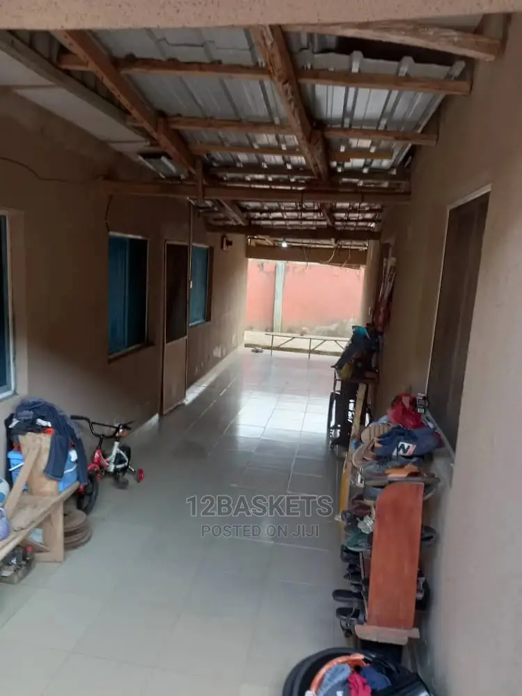 Furnished 10bdrm Block of Flats in Papa Ibafo, Obafemi-Owode for sale