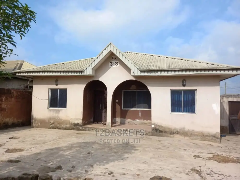 Furnished 10bdrm Block of Flats in Papa Ibafo, Obafemi-Owode for sale