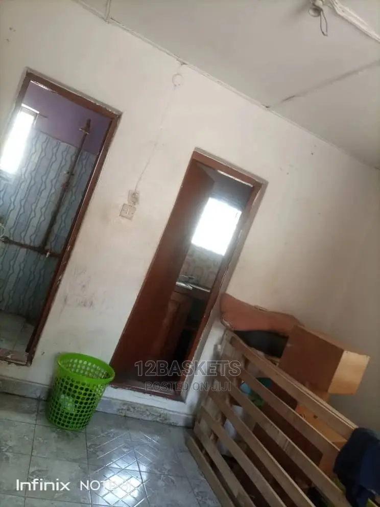 Furnished 10bdrm Block of Flats in Papa Ibafo, Obafemi-Owode for sale