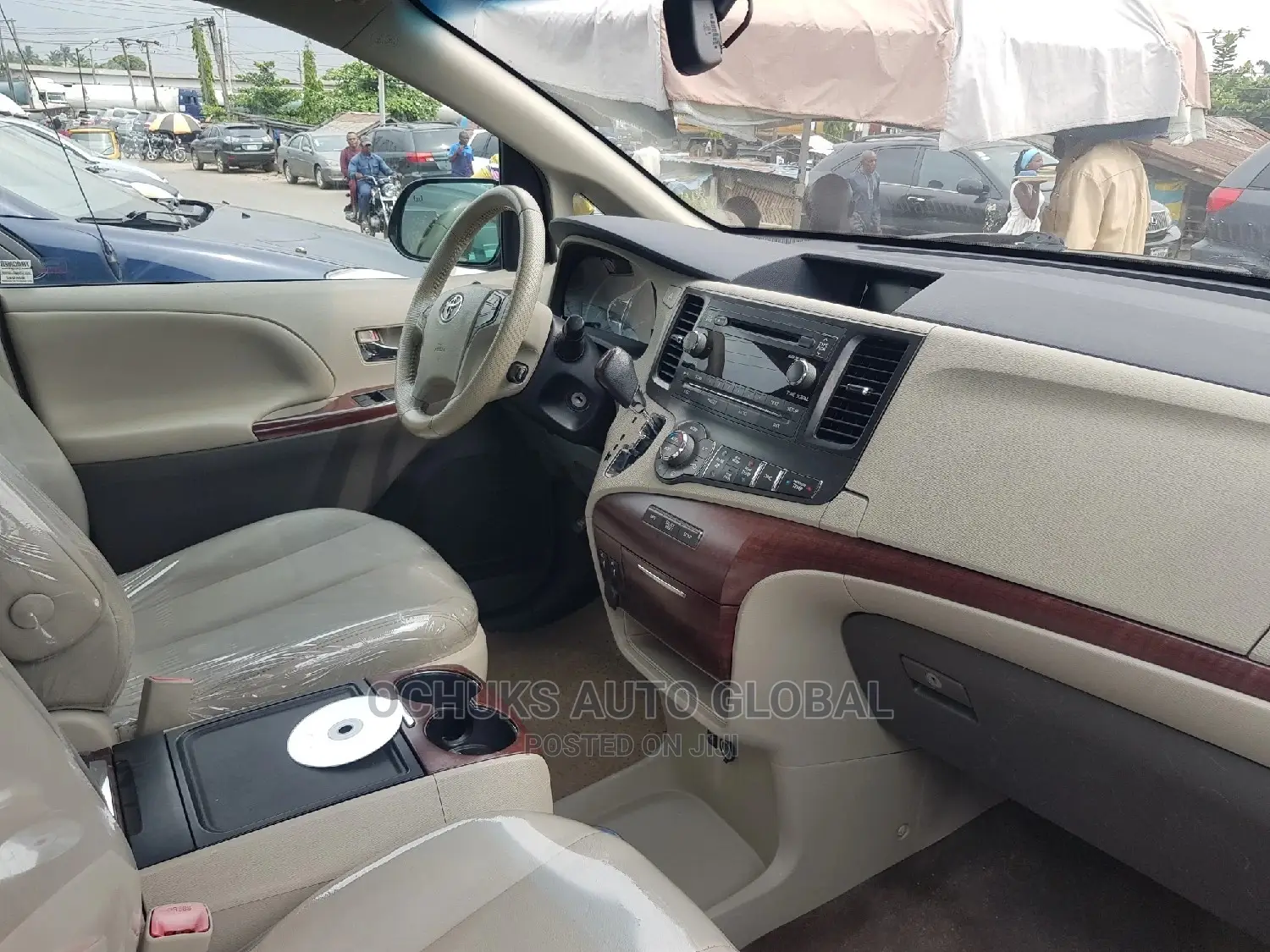 Toyota Sienna XLE 7-Passenger 4dr Minivan AWD (3.5L 6cyl 6A) 2014