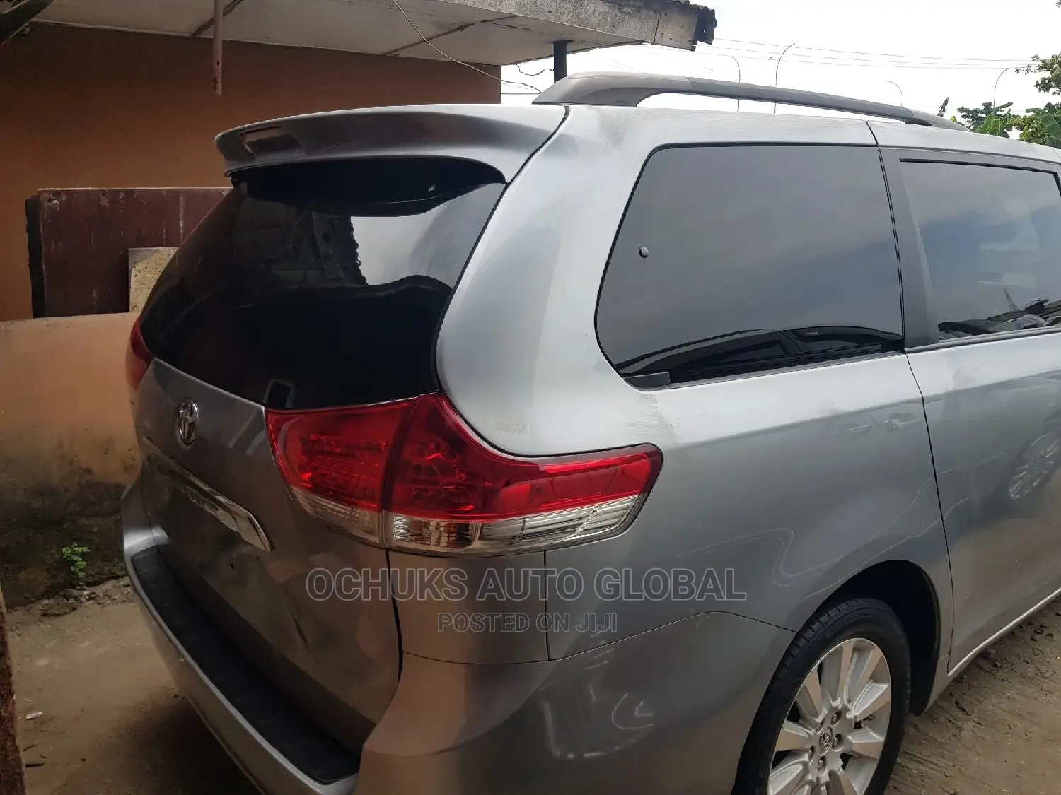 Toyota Sienna XLE 7-Passenger 4dr Minivan AWD (3.5L 6cyl 6A) 2014