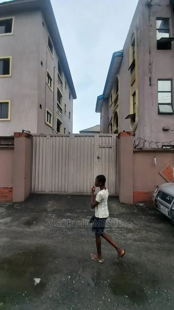 Furnished 3bdrm Block of Flats in Port-Harcourt for Sale
