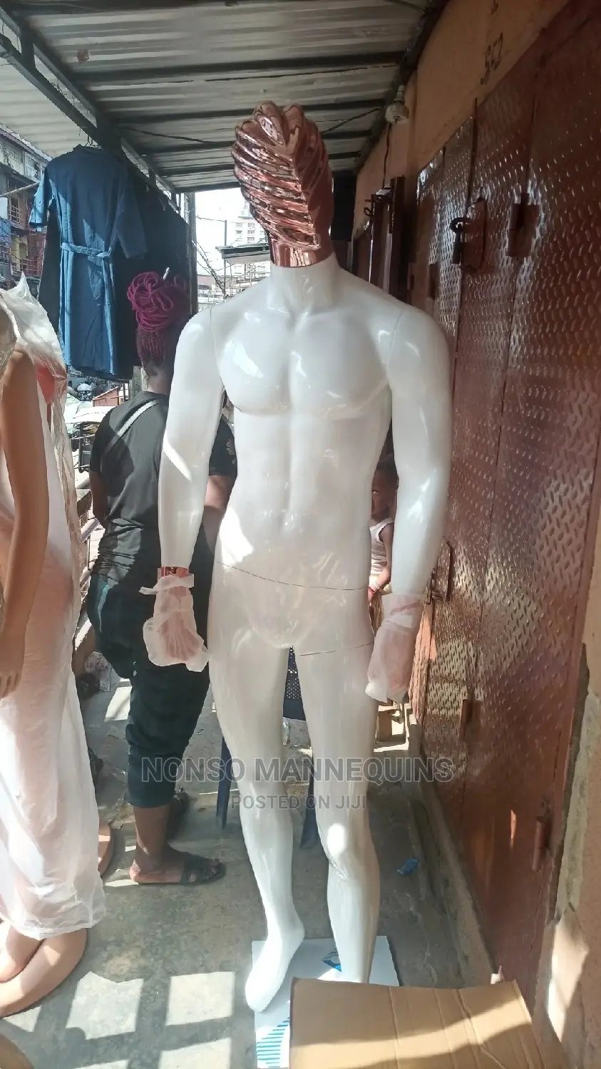 White Rose Gold Line Line Face Male Mannequin